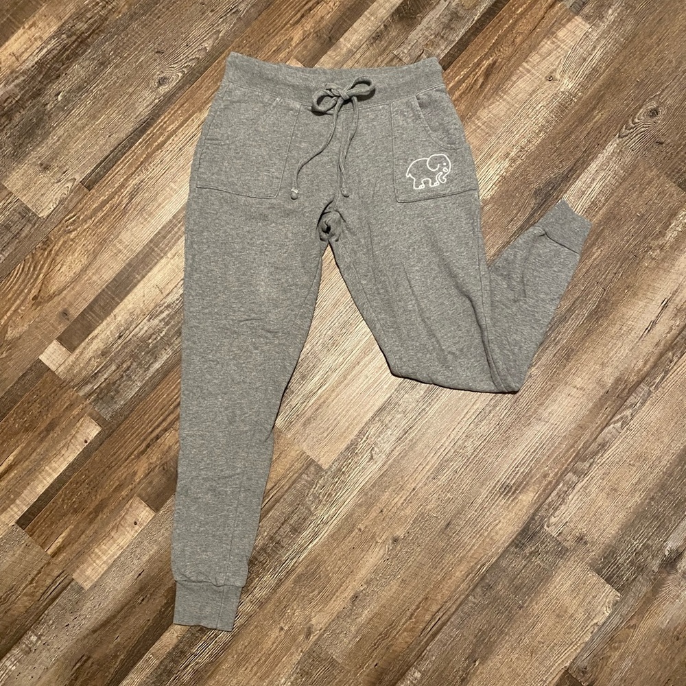 Ivory Ella Gray Pocketed Sweatpants